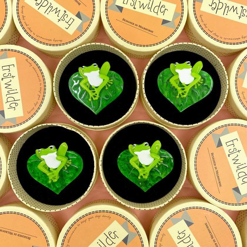 Erstwilder Lachy of the Lily Brooch BH6091-4240