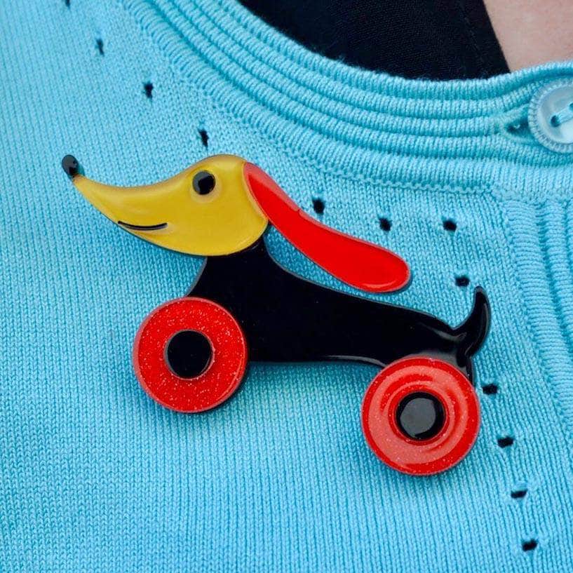 Erstwilder Trundling Tail-Wagger Brooch BH6703-7010