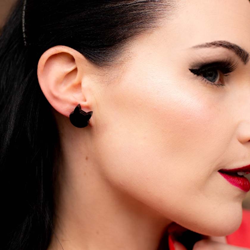 Erstwilder Essentials Cat Head Solid Resin Stud Earrings - Black EE0011-SO7000
