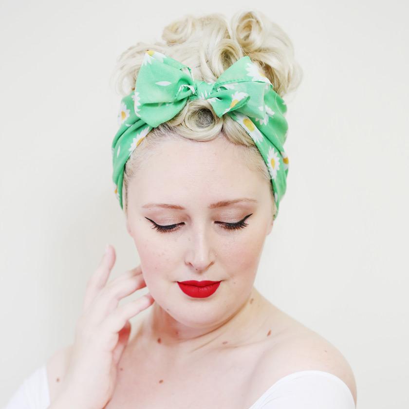 Erstwilder She Loves Me Daisy Head Scarf SC0010-4080