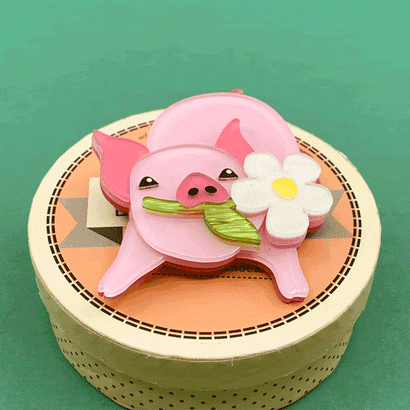 Erstwilder Wilbur the Wonder Pig Brooch BH7005-2080