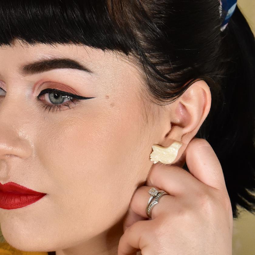 Erstwilder Essentials Bird Ripple Glitter Resin Stud Earrings - Cream EE0015-RG8100