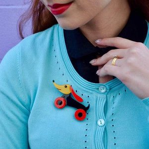 Erstwilder Trundling Tail-Wagger Brooch BH6703-7010